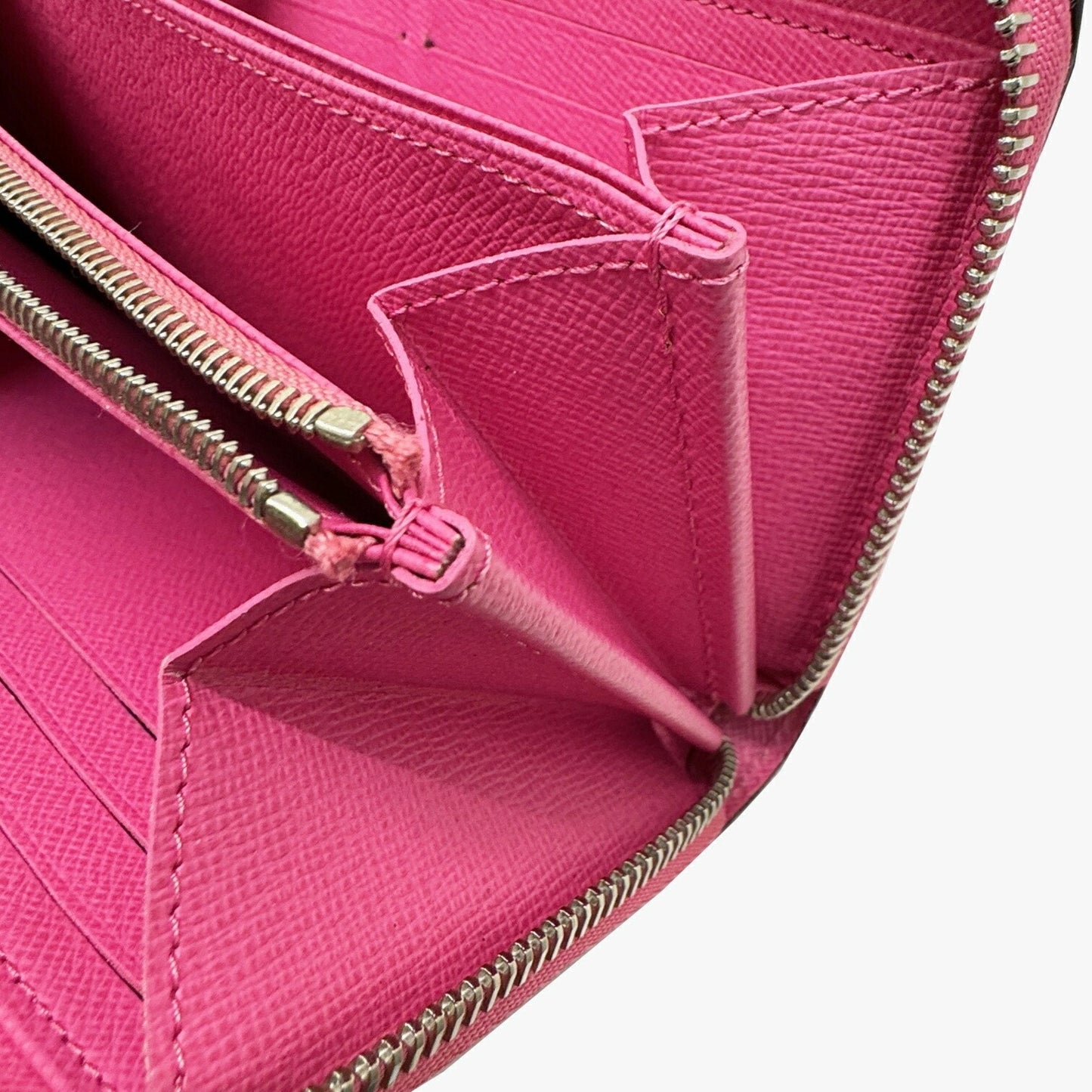 LOUIS VUITTON Zippy wallet