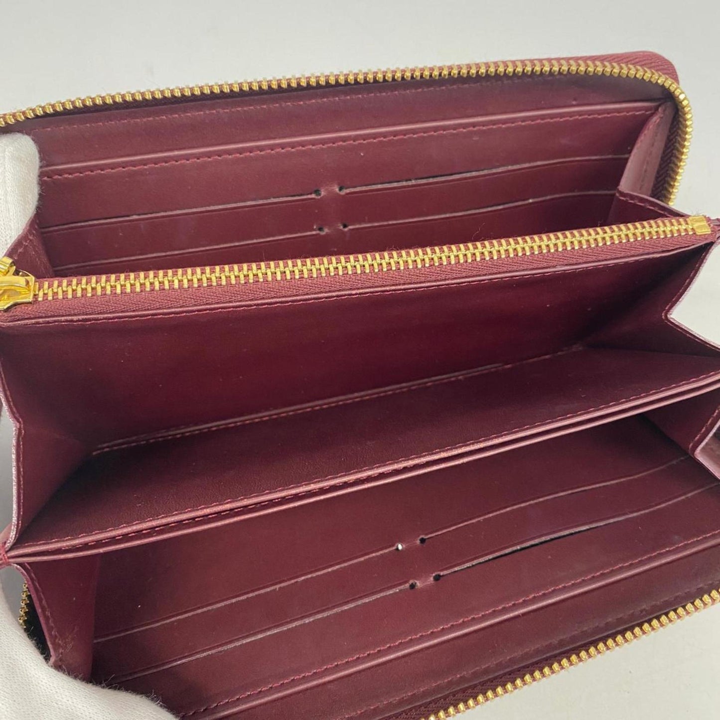 LOUIS VUITTON Zippy wallet