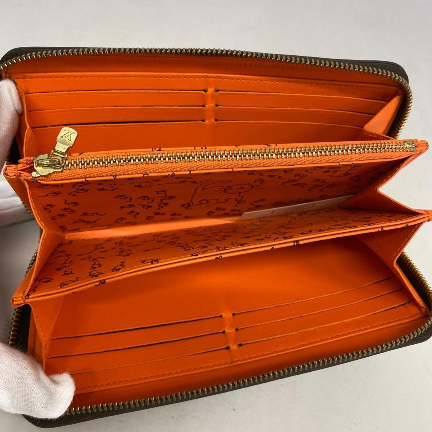 LOUIS VUITTON Zippy wallet