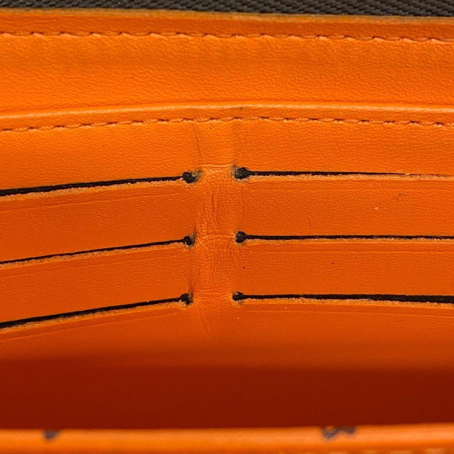 LOUIS VUITTON Zippy wallet