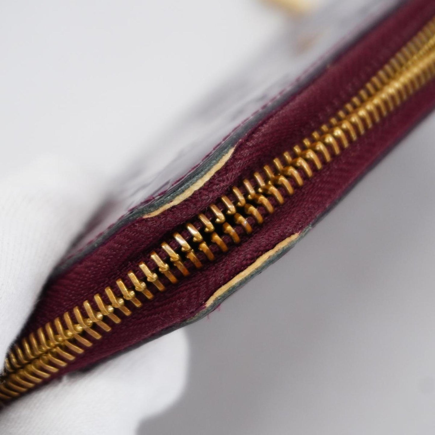 LOUIS VUITTON Zippy wallet