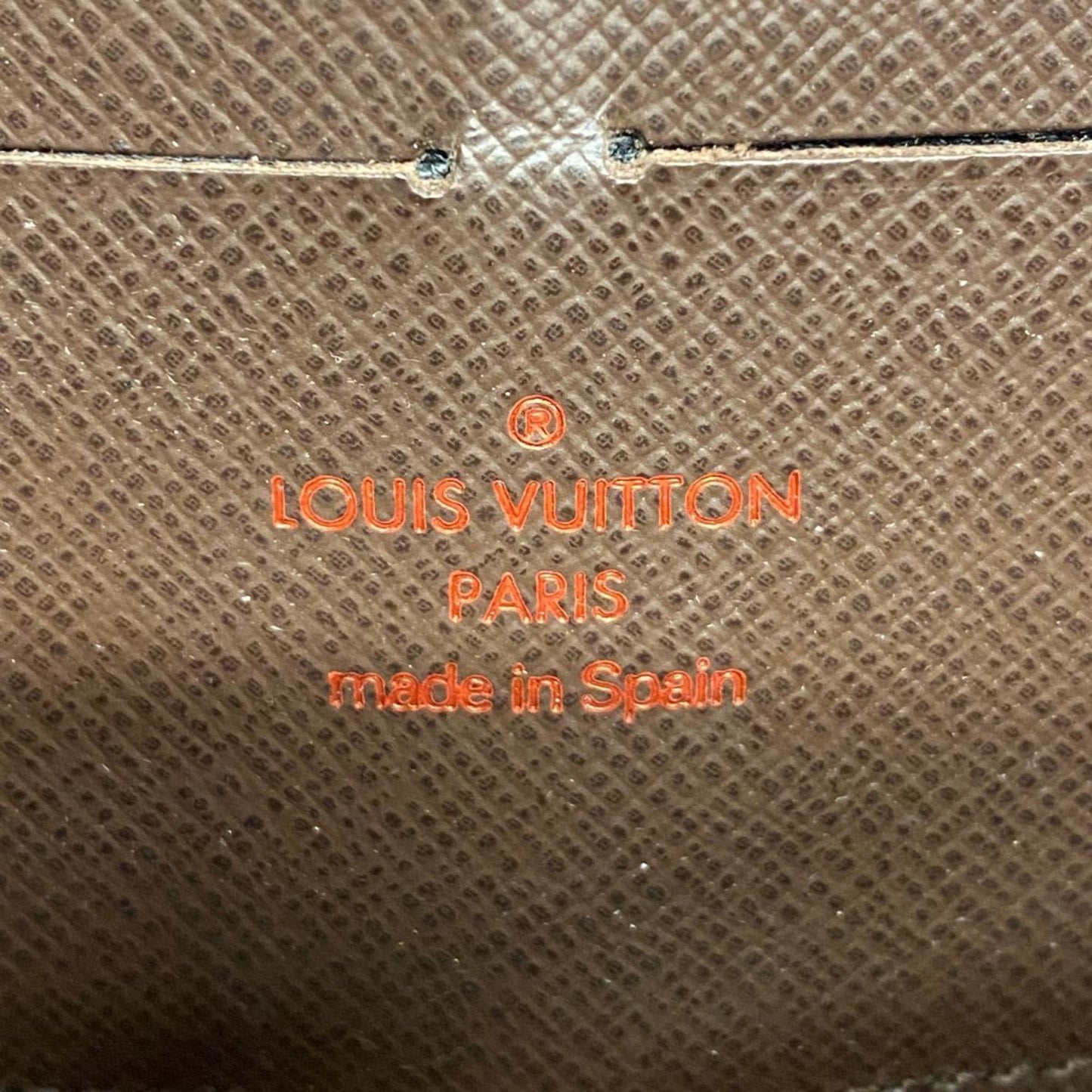 LOUIS VUITTON Zippy wallet