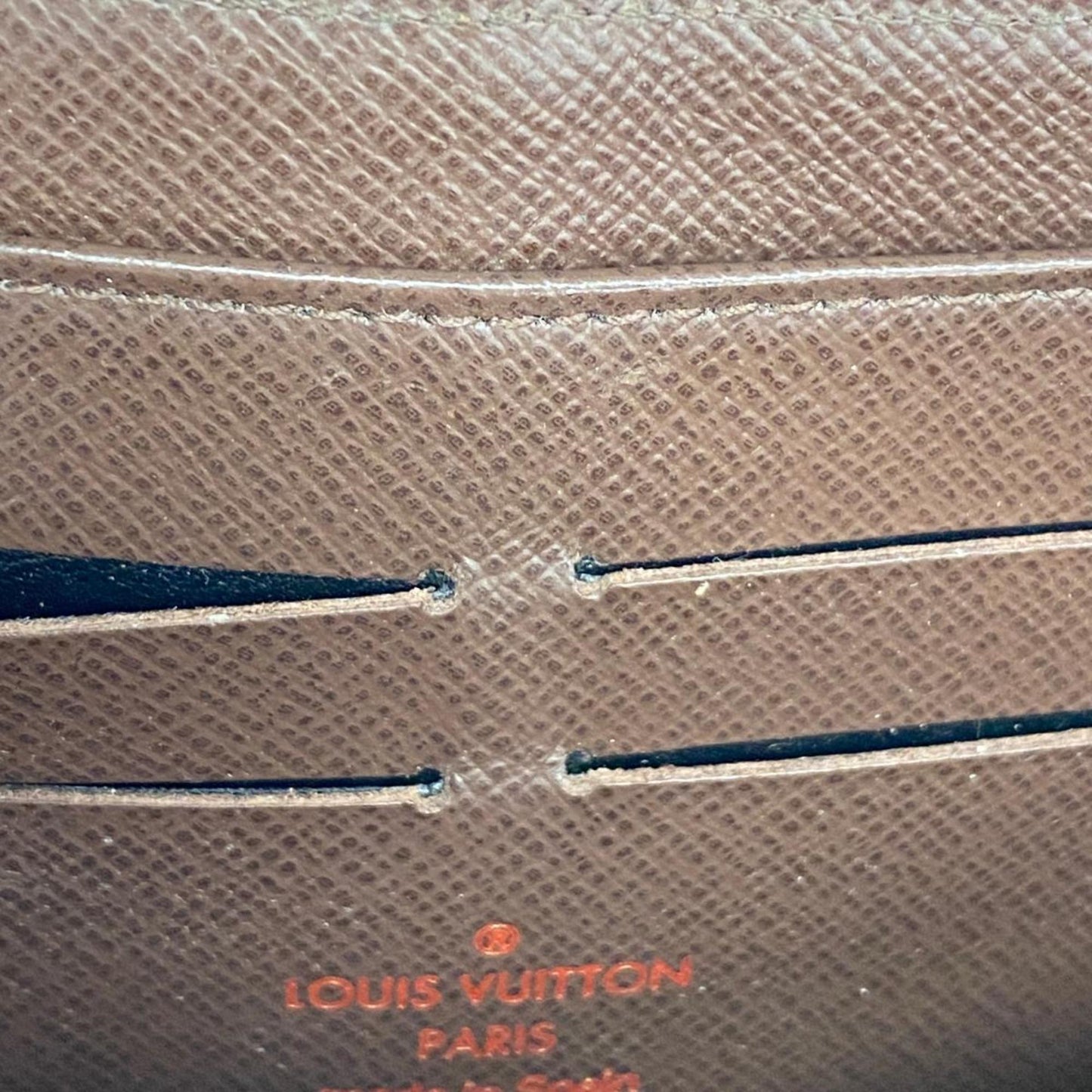 LOUIS VUITTON Zippy wallet