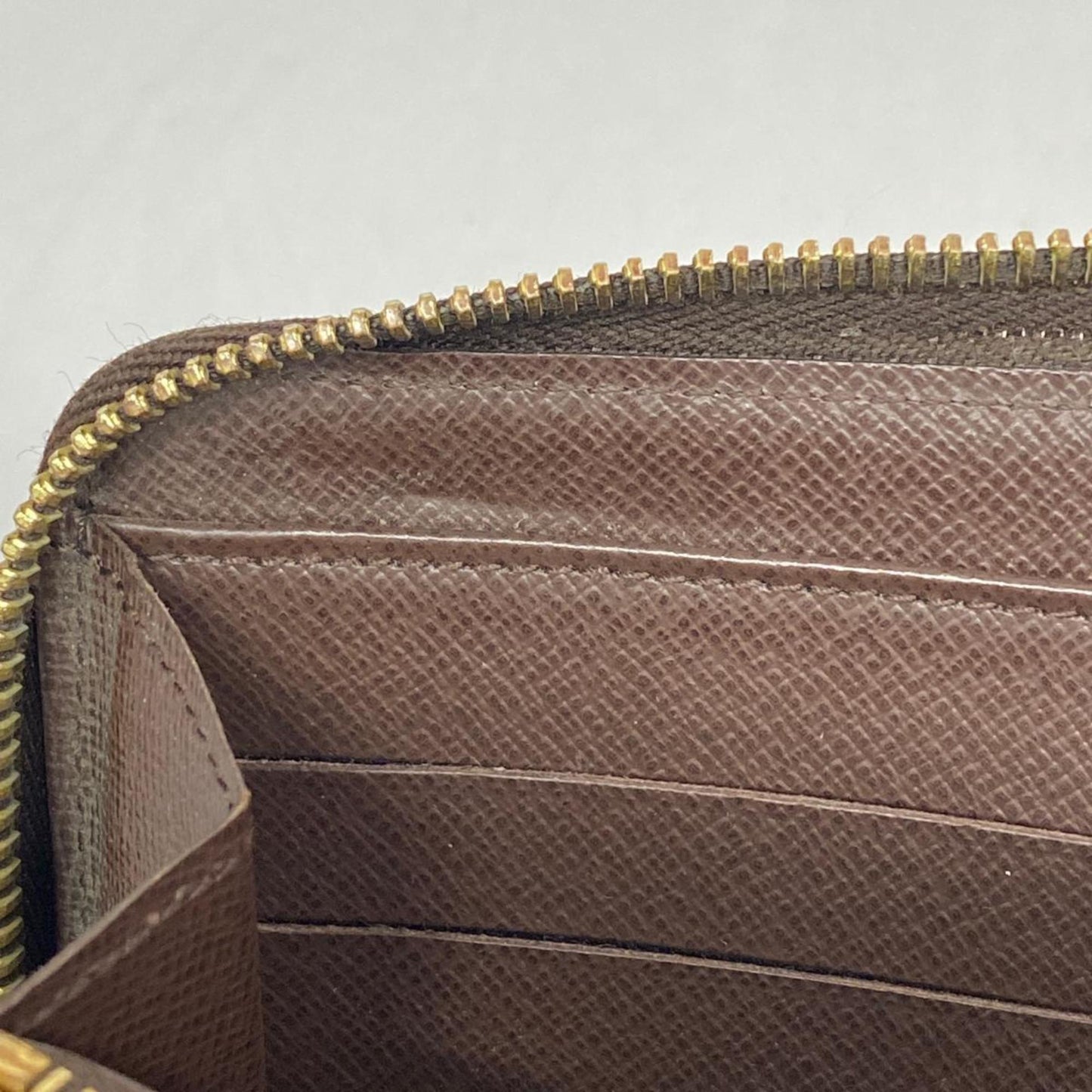 LOUIS VUITTON Zippy wallet