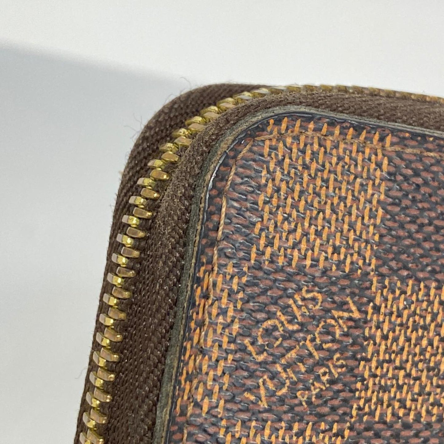 LOUIS VUITTON Zippy wallet