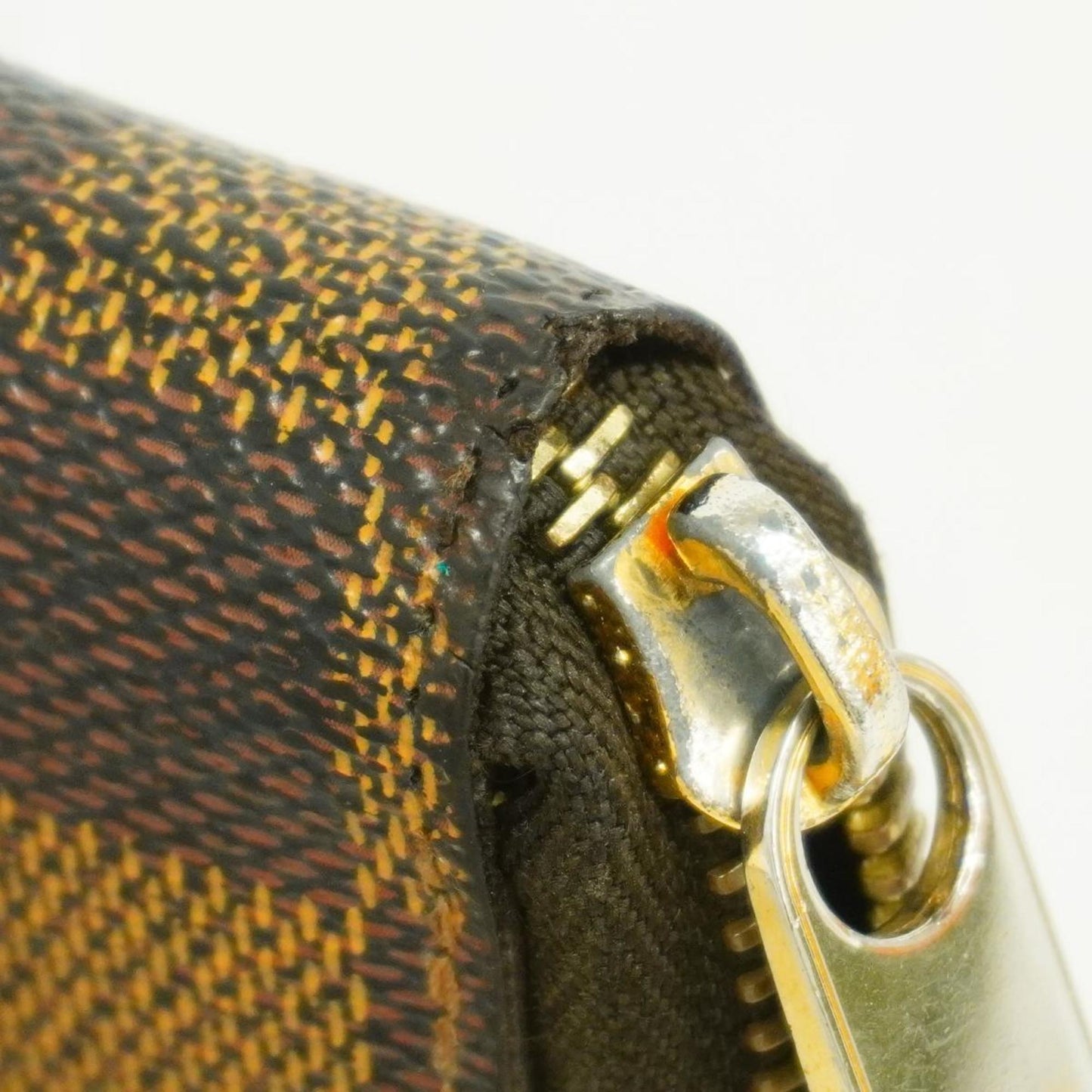 LOUIS VUITTON Zippy wallet