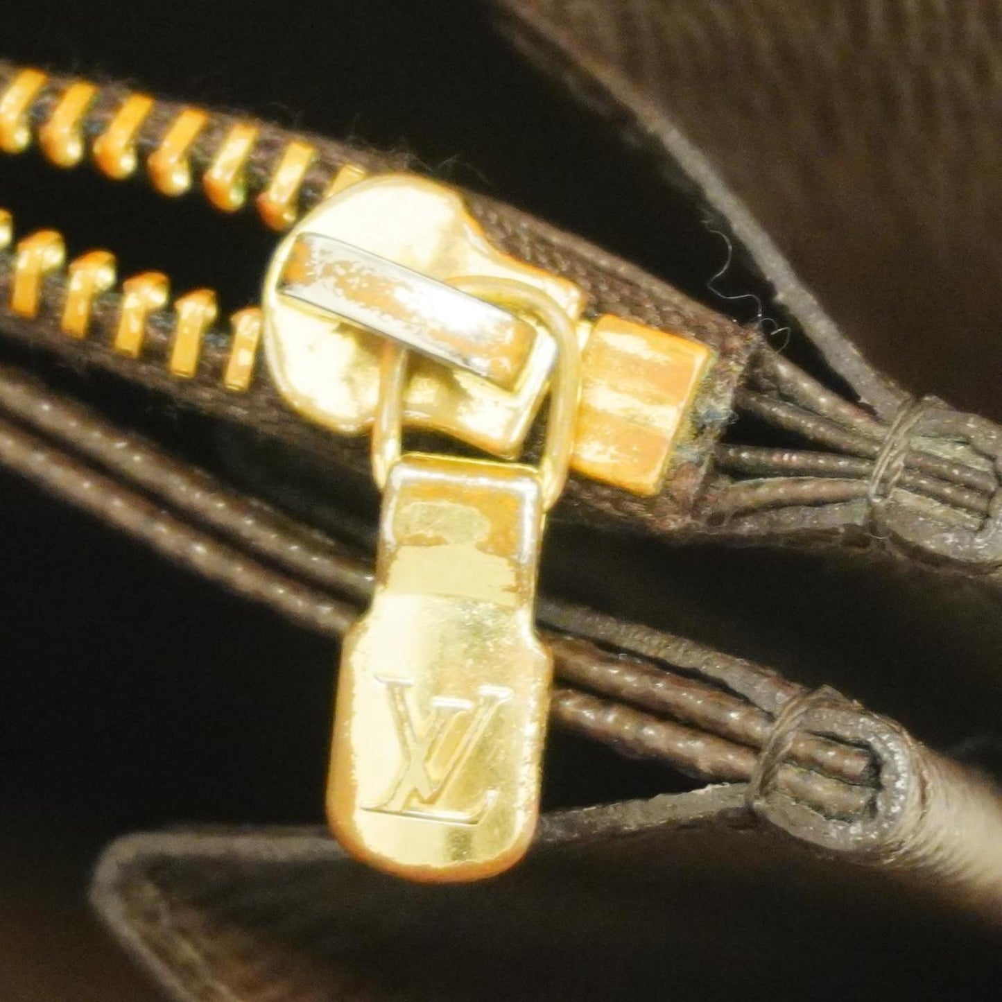 LOUIS VUITTON Zippy wallet