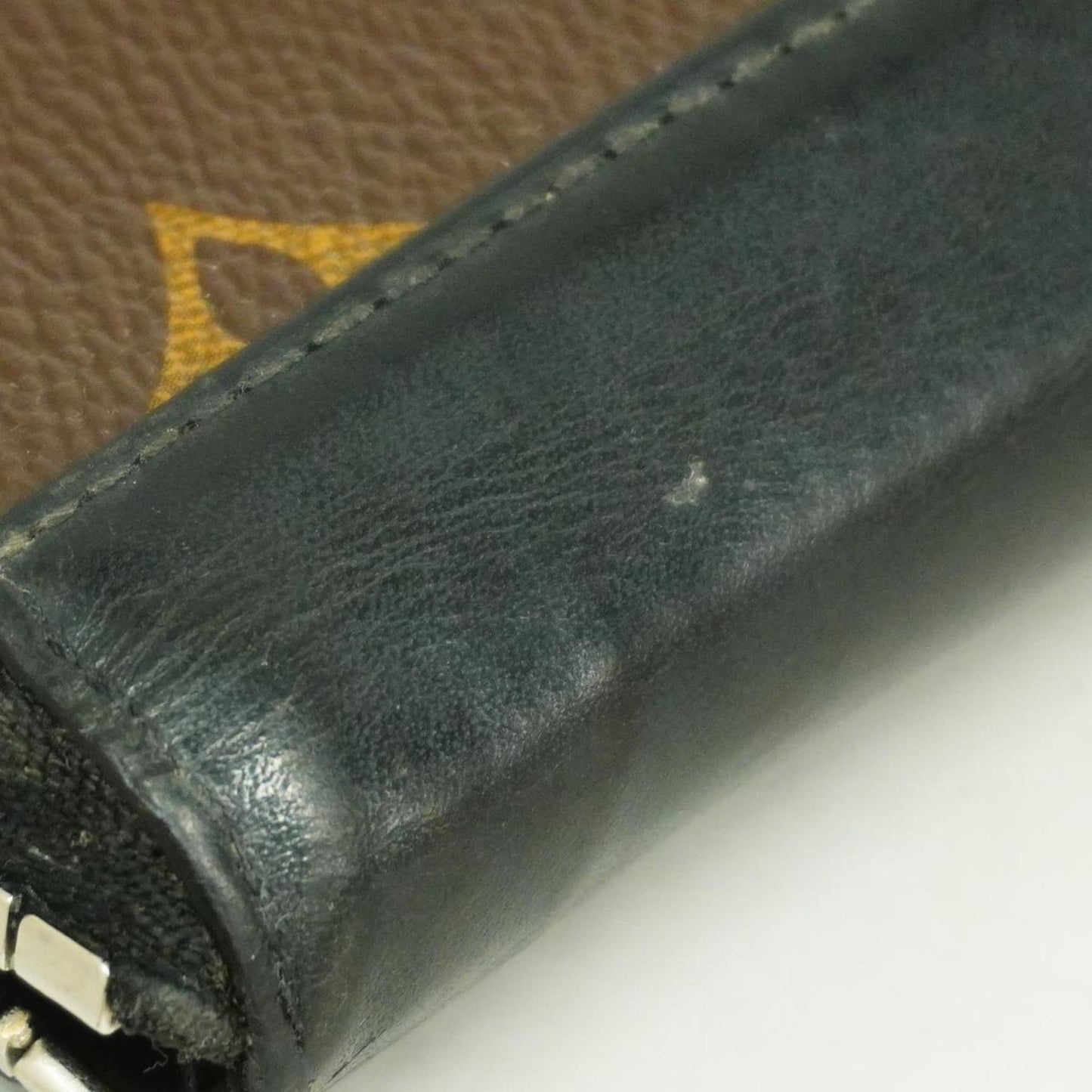 LOUIS VUITTON Zippy Wallet Vertical