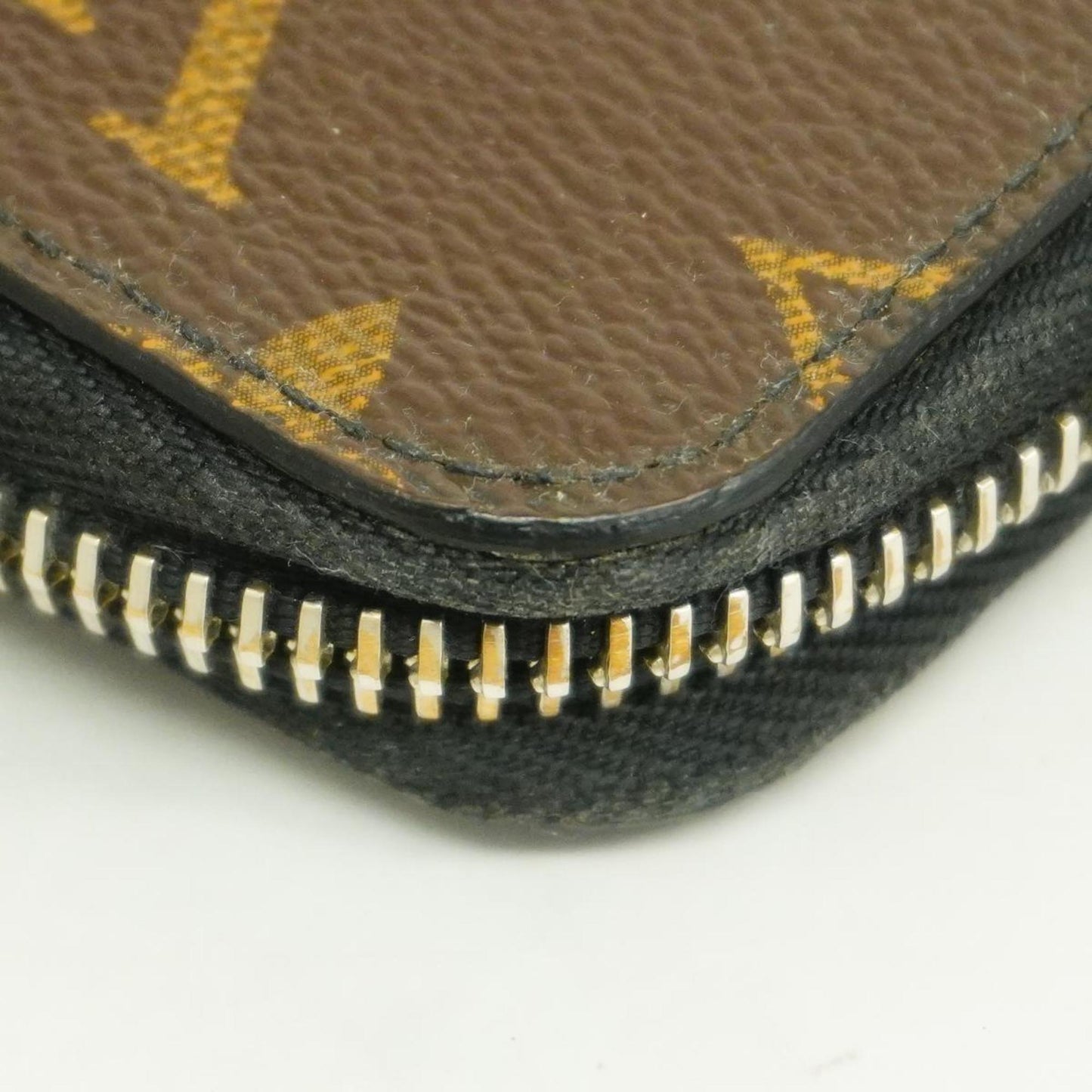 LOUIS VUITTON Zippy Wallet Vertical