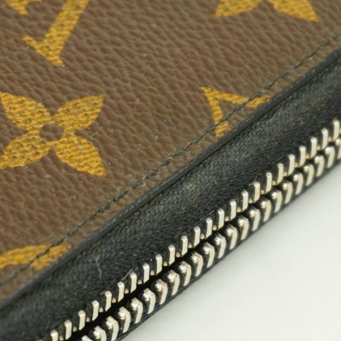 LOUIS VUITTON Zippy Wallet Vertical