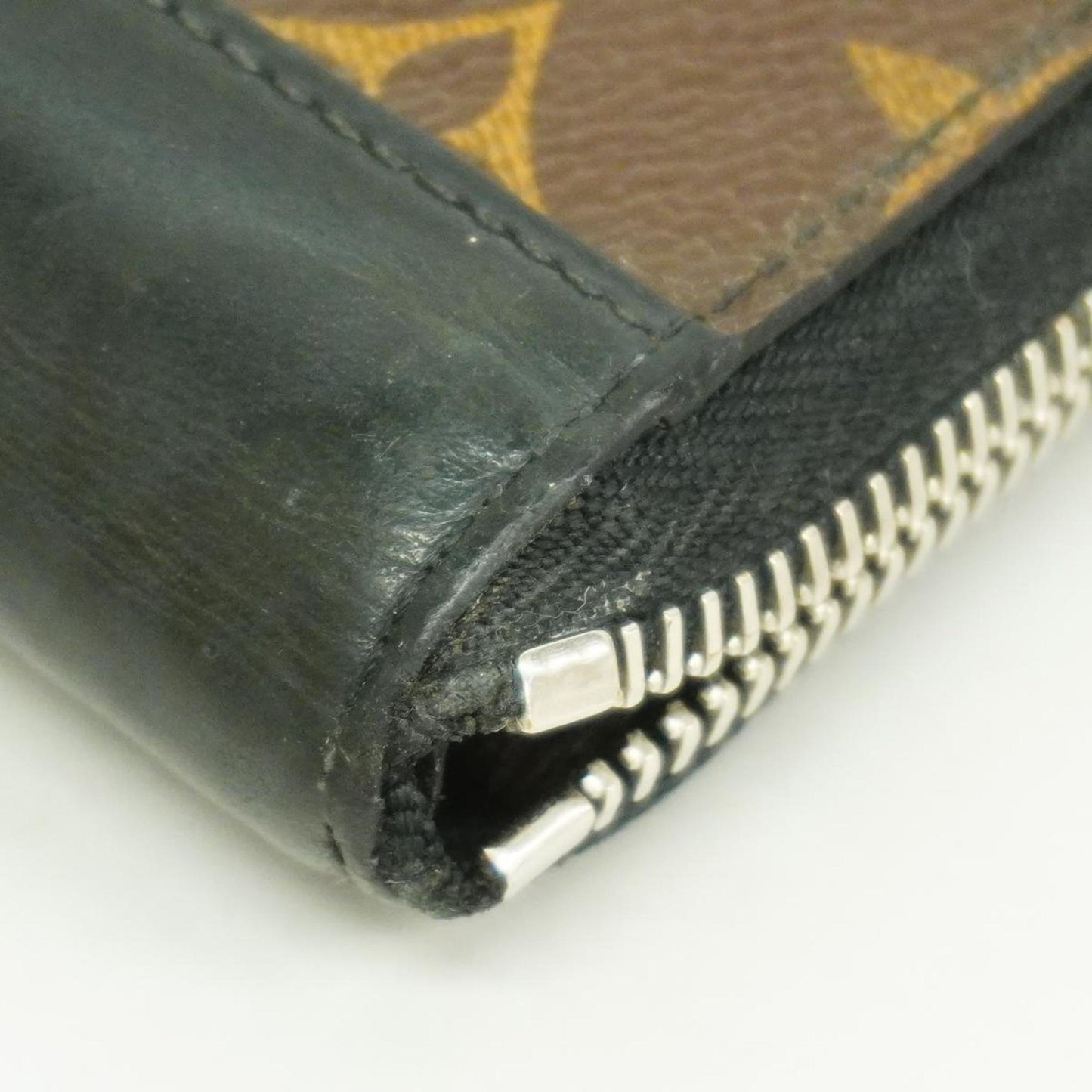LOUIS VUITTON Zippy Wallet Vertical