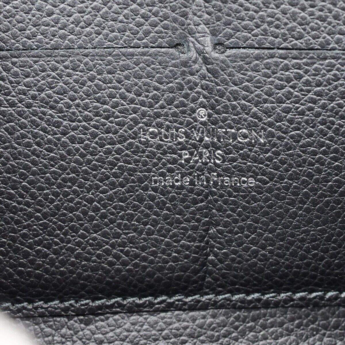 LOUIS VUITTON Zippy wallet