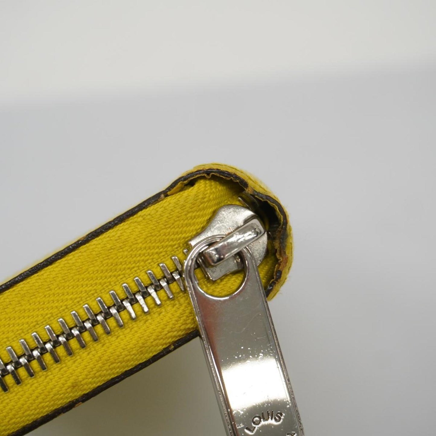 LOUIS VUITTON Zippy wallet