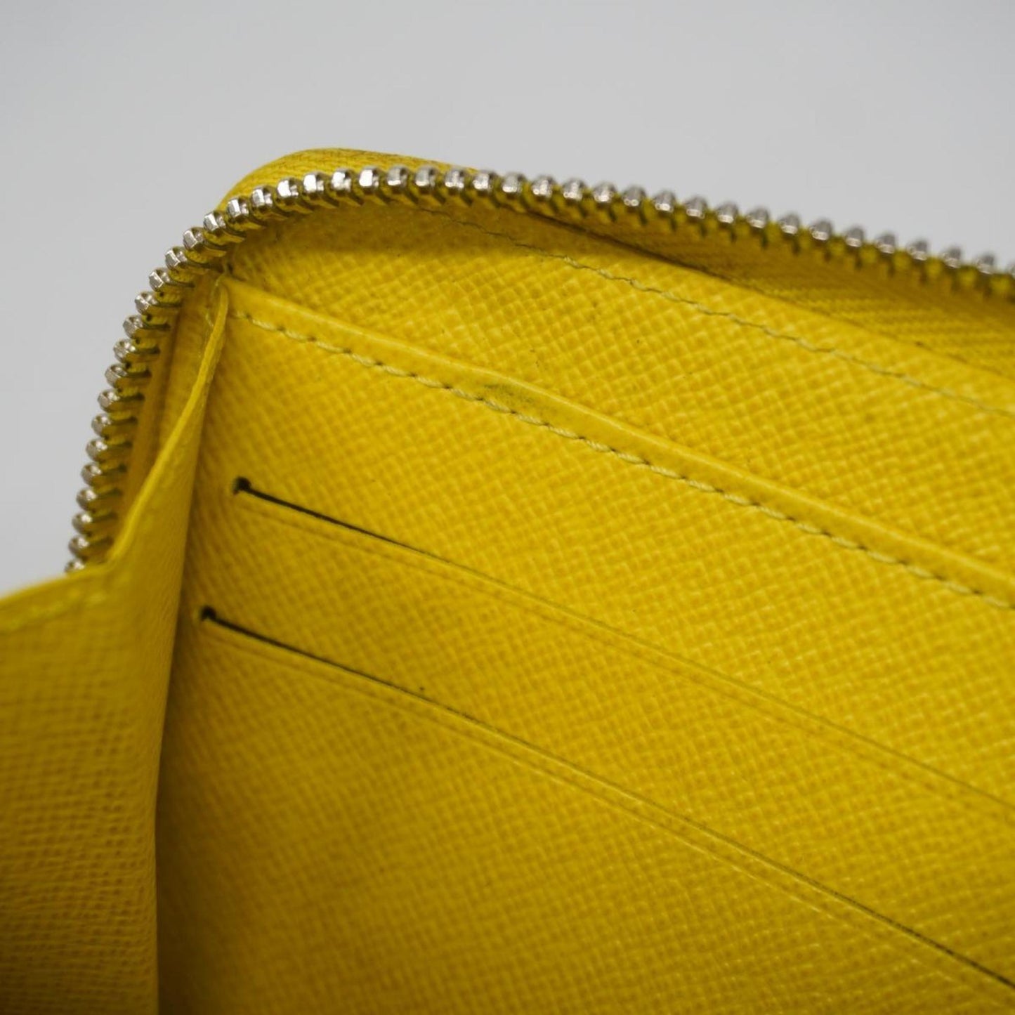 LOUIS VUITTON Zippy wallet