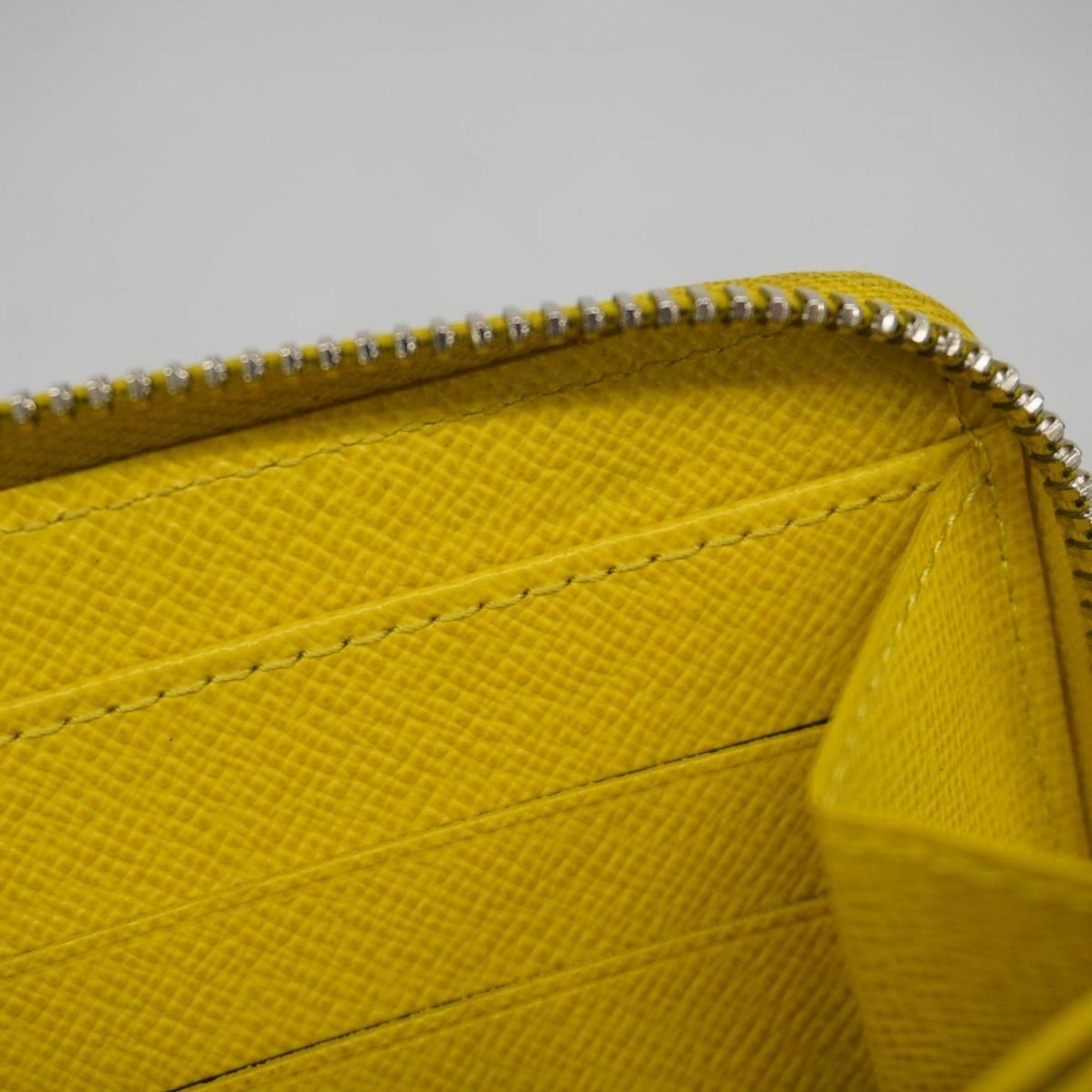 LOUIS VUITTON Zippy wallet
