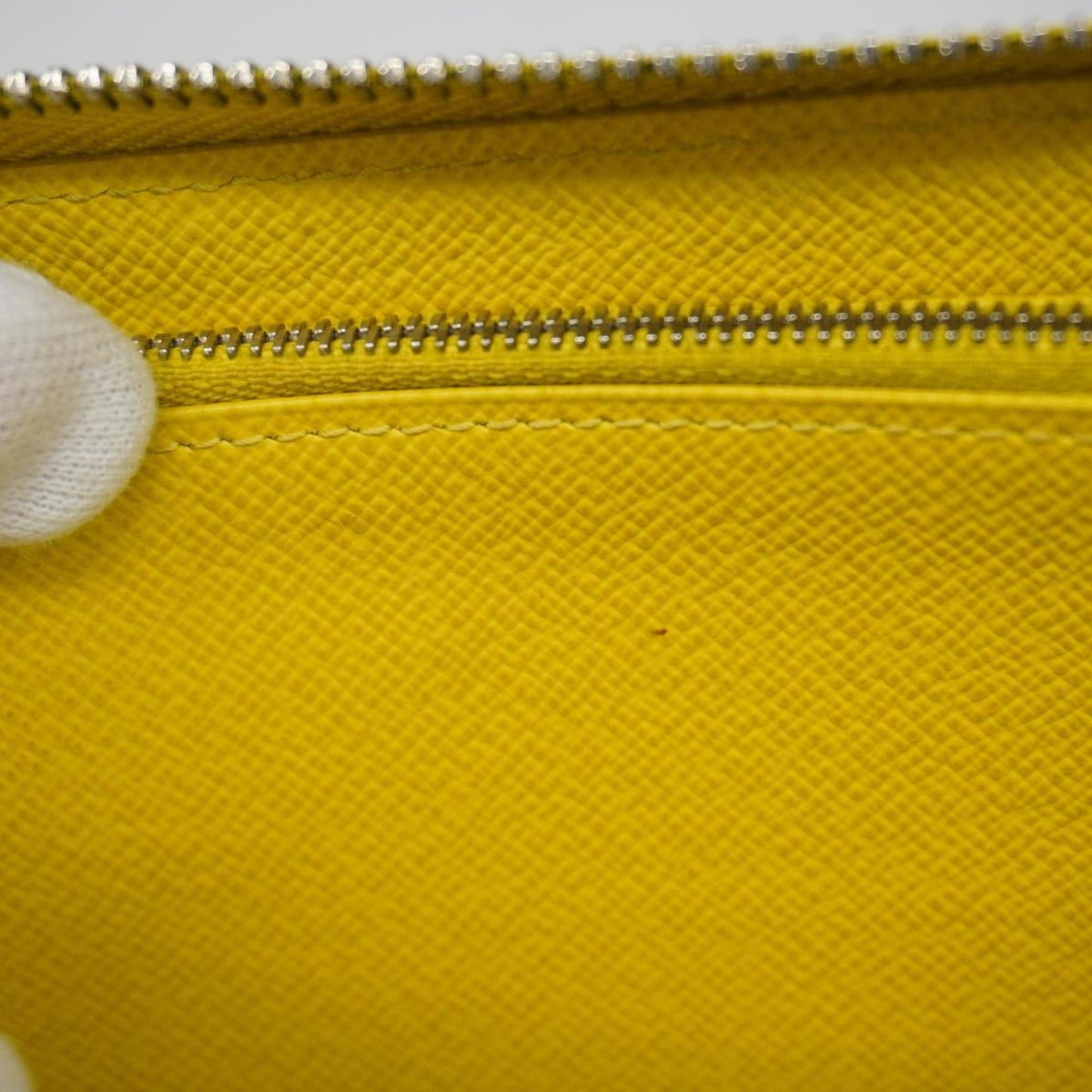 LOUIS VUITTON Zippy wallet