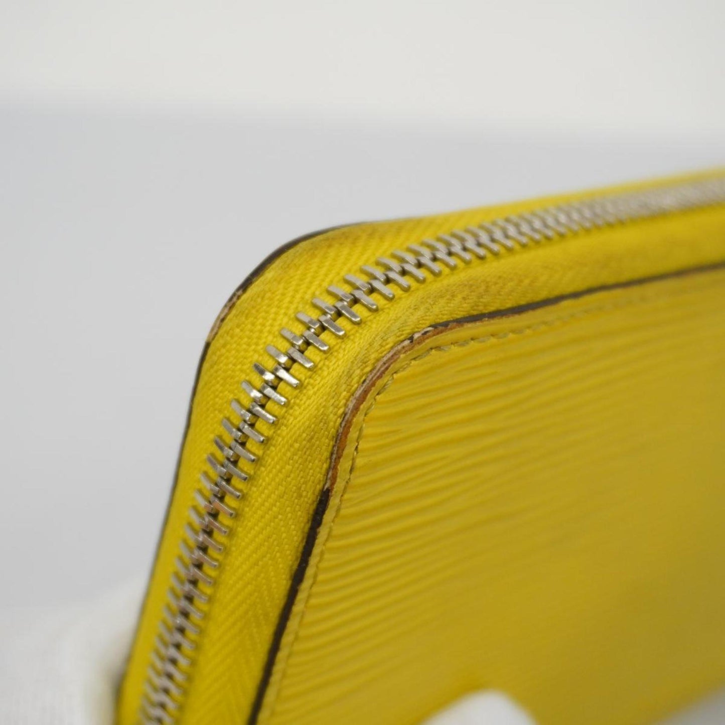 LOUIS VUITTON Zippy wallet