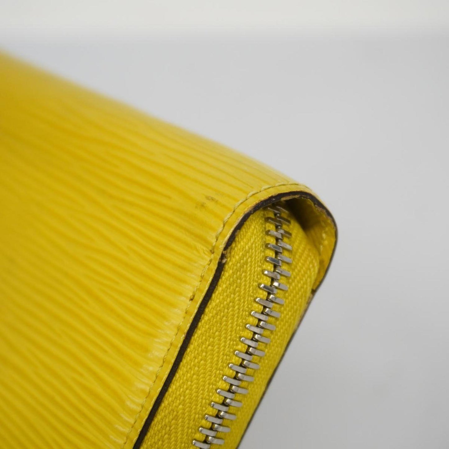 LOUIS VUITTON Zippy wallet