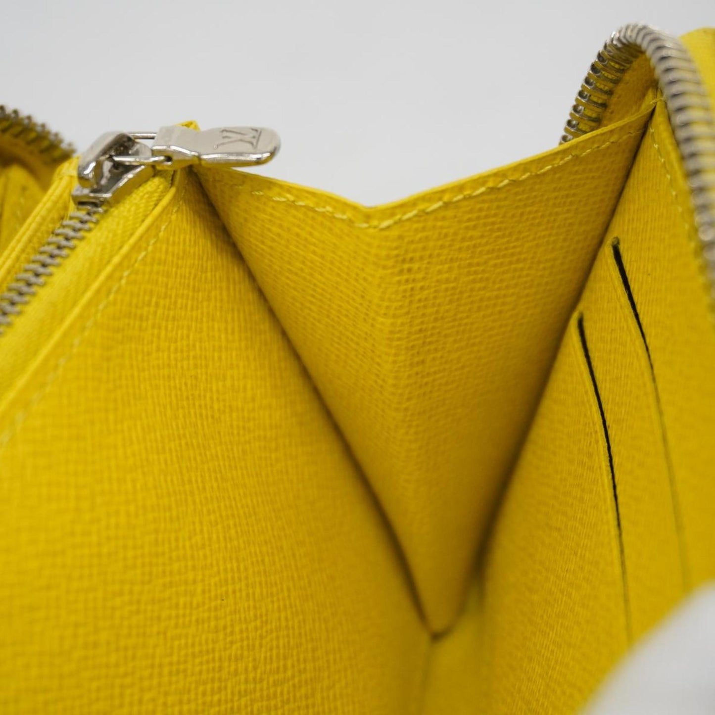 LOUIS VUITTON Zippy wallet