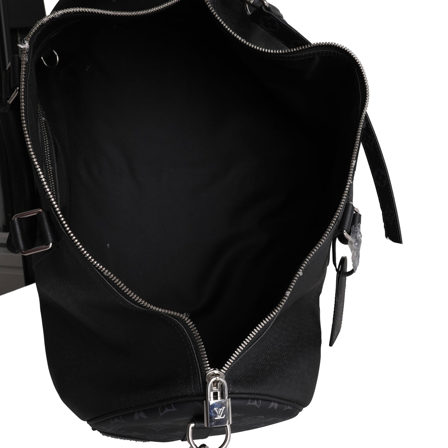Louis Vuitton Louis Vuitton Black Monogram Eclipse Taigarama Keepall Bandoulière 50