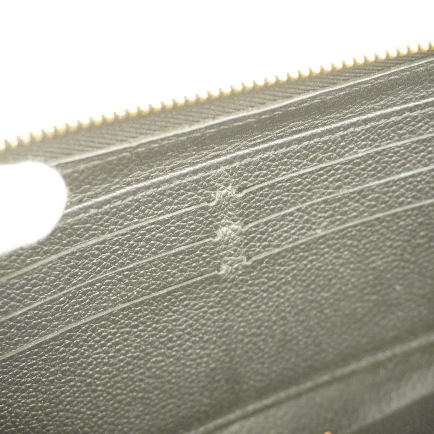 LOUIS VUITTON Zippy wallet