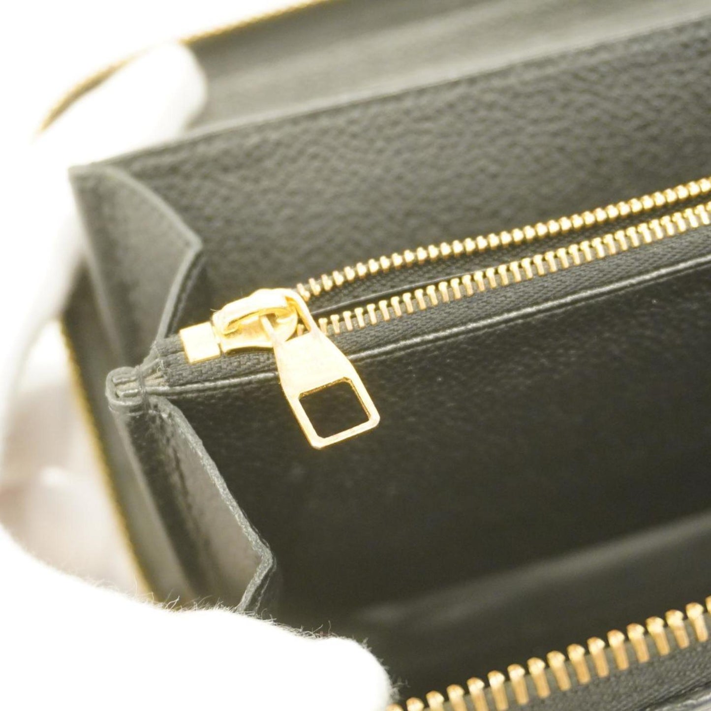 LOUIS VUITTON Zippy wallet