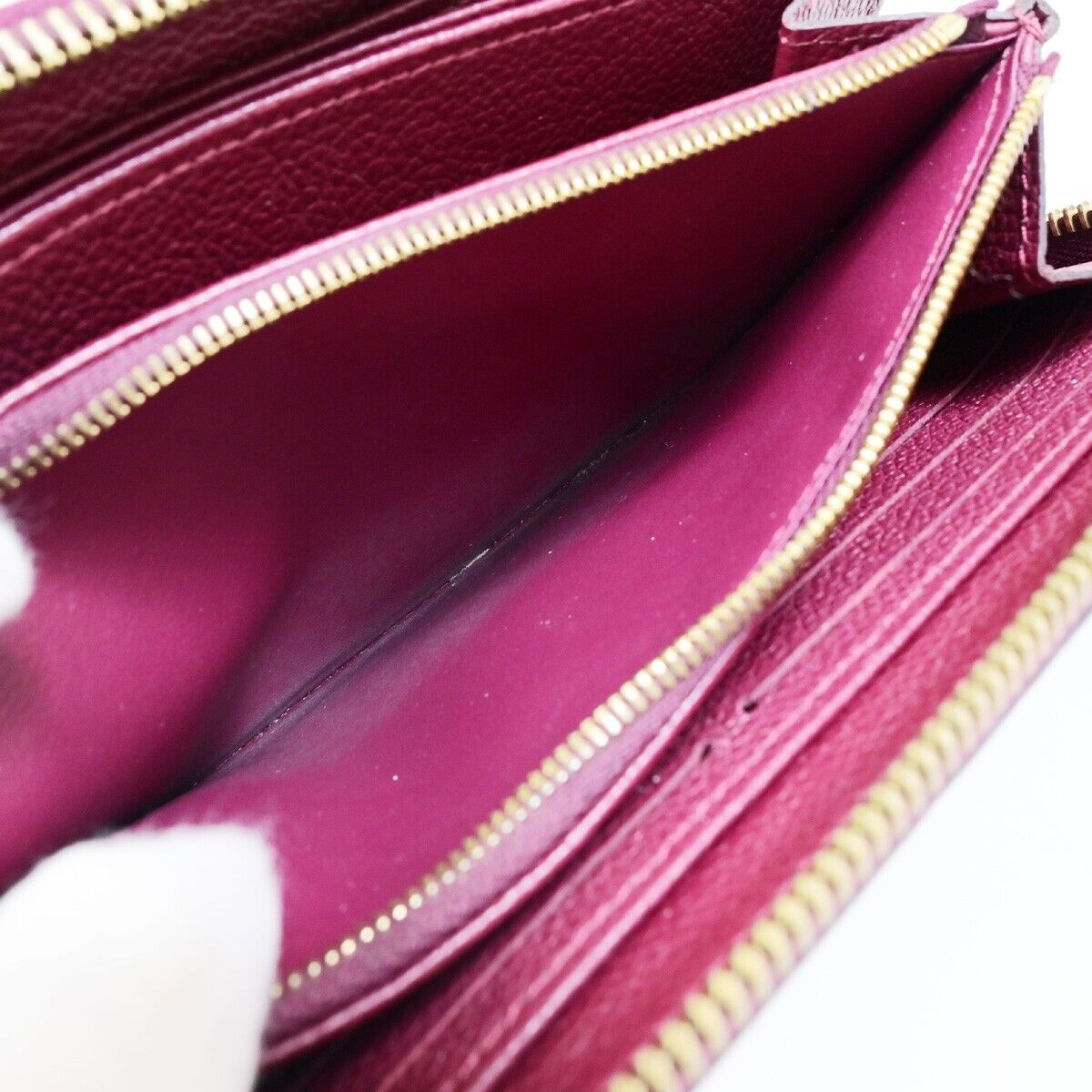 LOUIS VUITTON Zippy wallet