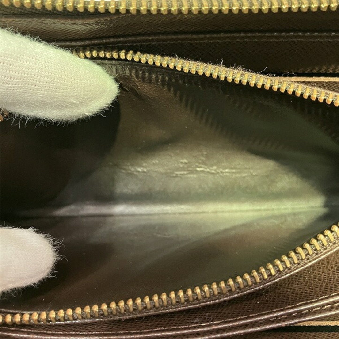 LOUIS VUITTON Zippy wallet