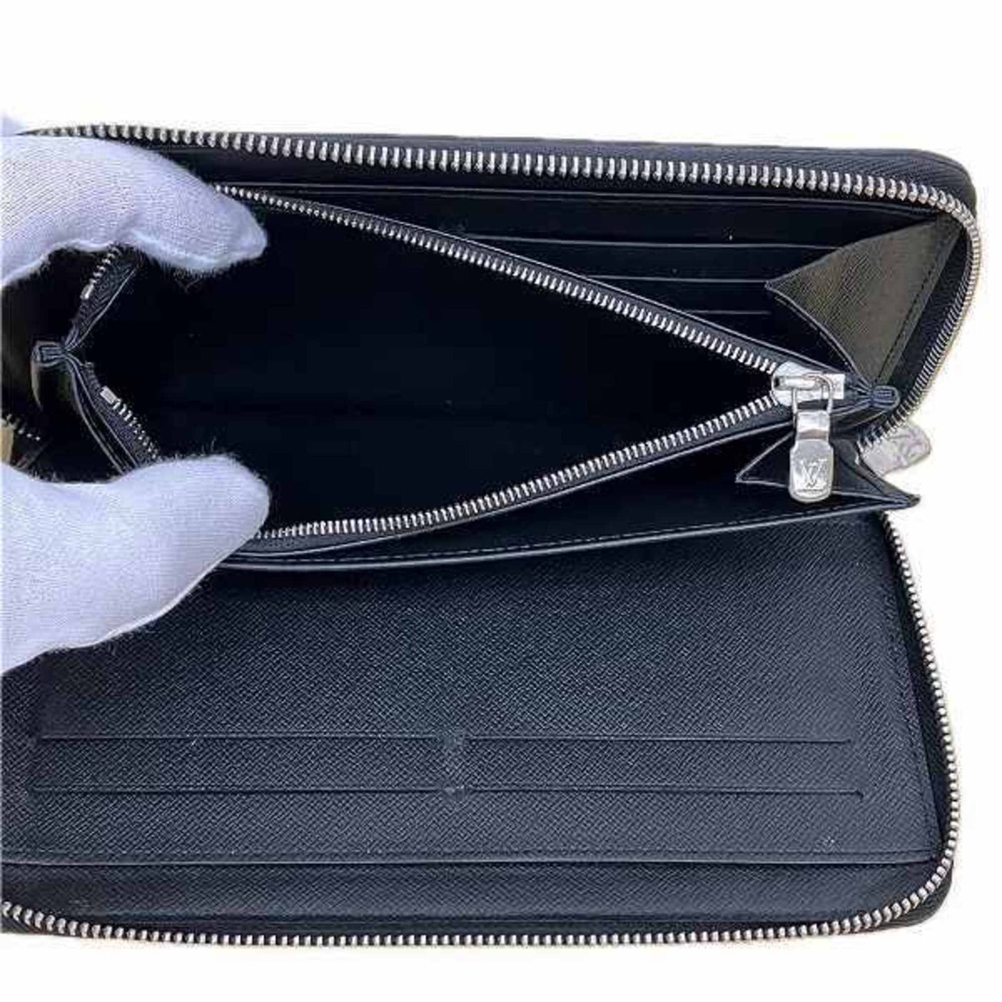 LOUIS VUITTON Zippy organizer Wallet