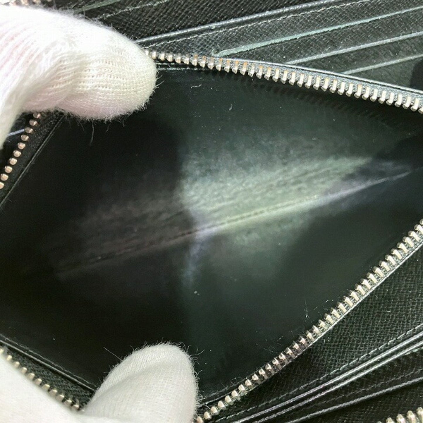 LOUIS VUITTON Zippy wallet