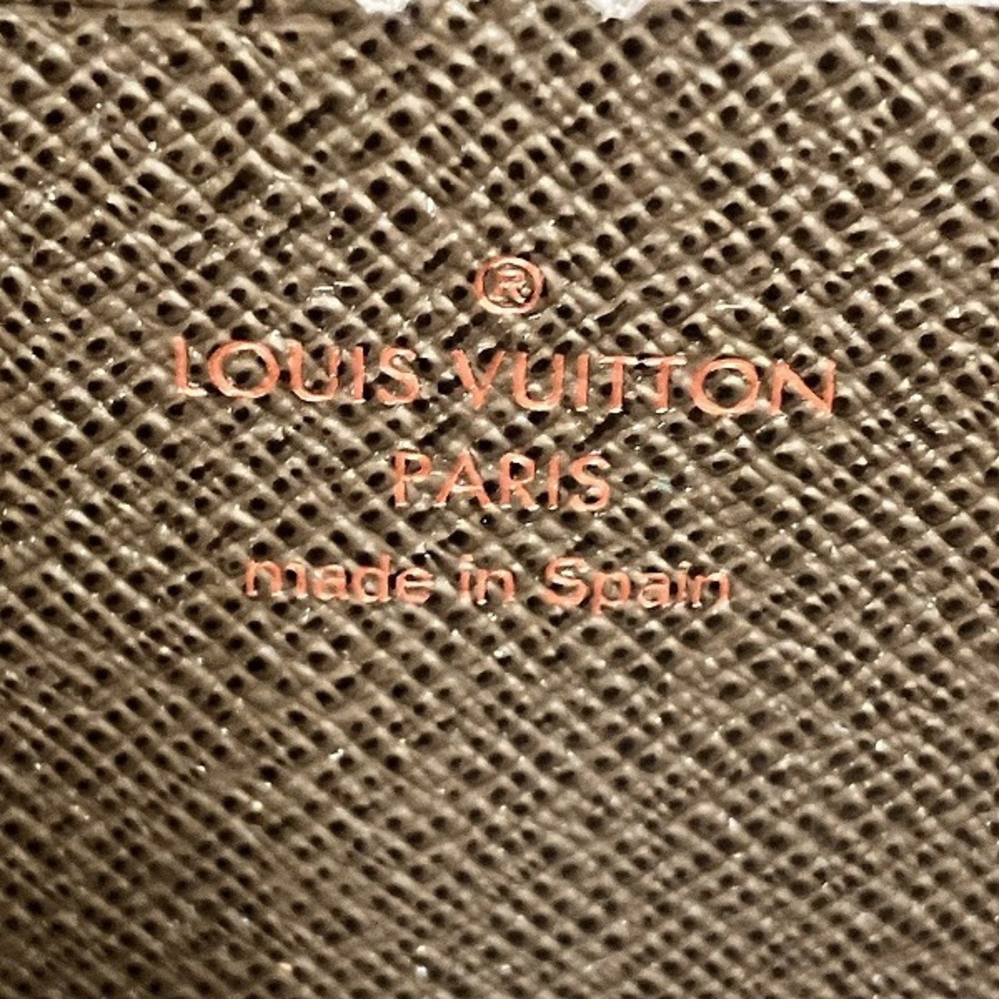 LOUIS VUITTON Zippy wallet