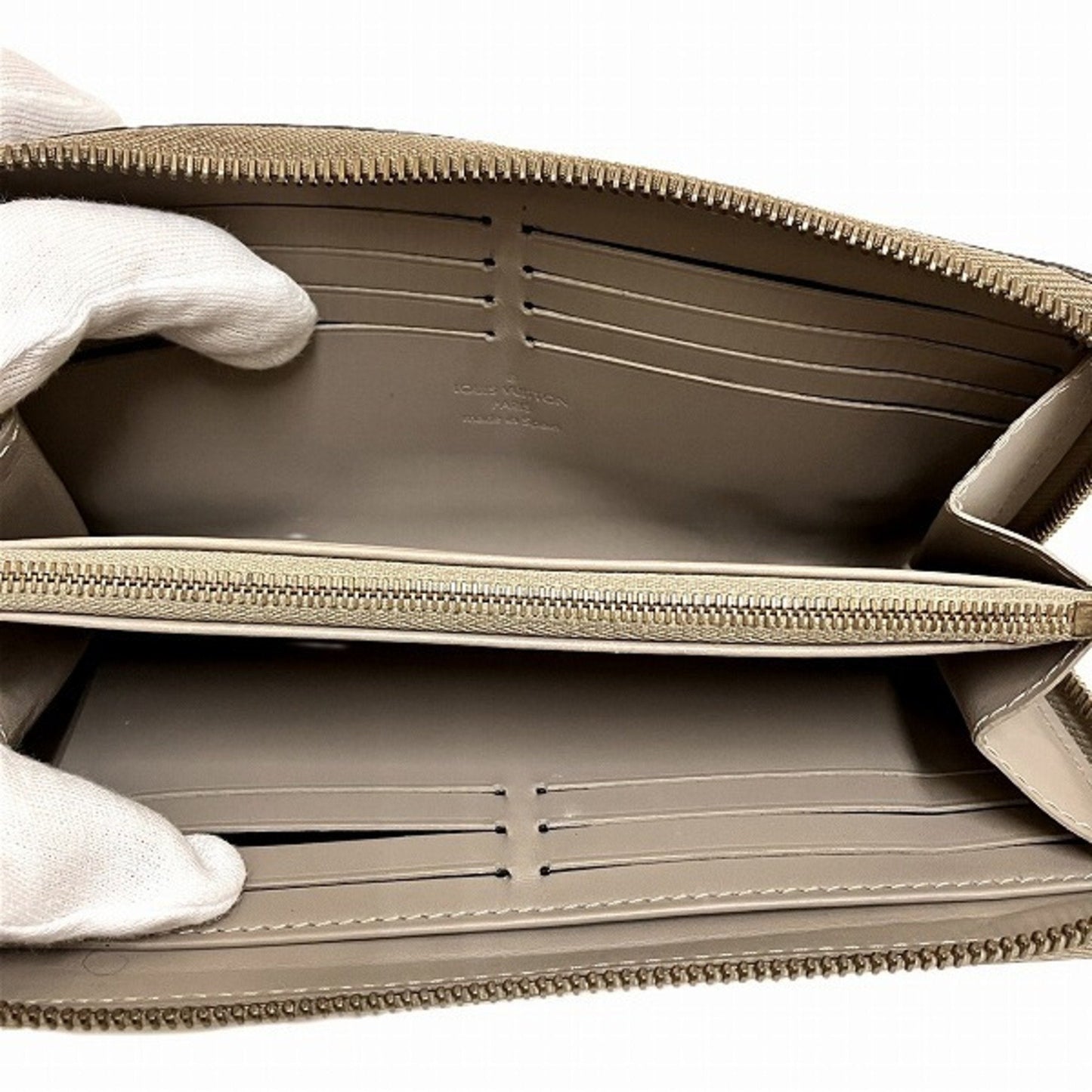 LOUIS VUITTON Zippy wallet