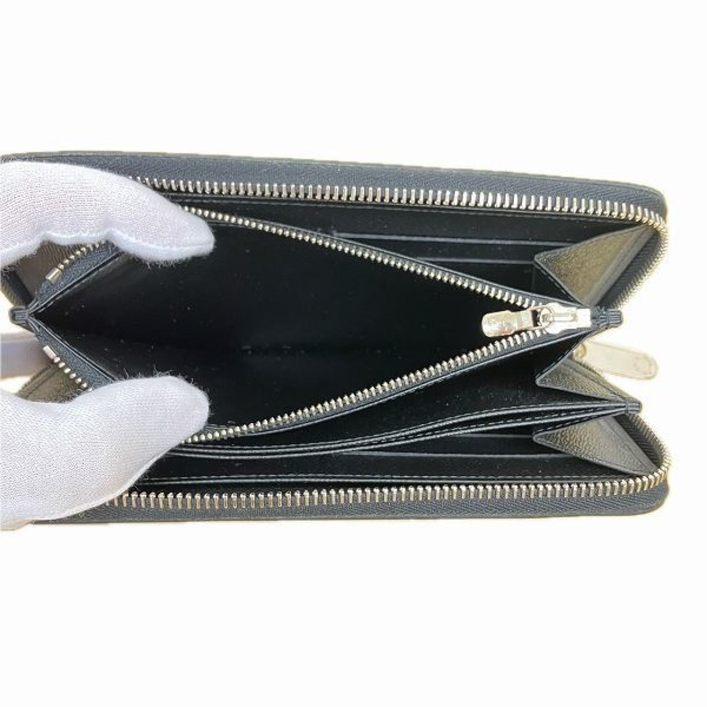 LOUIS VUITTON Zippy wallet