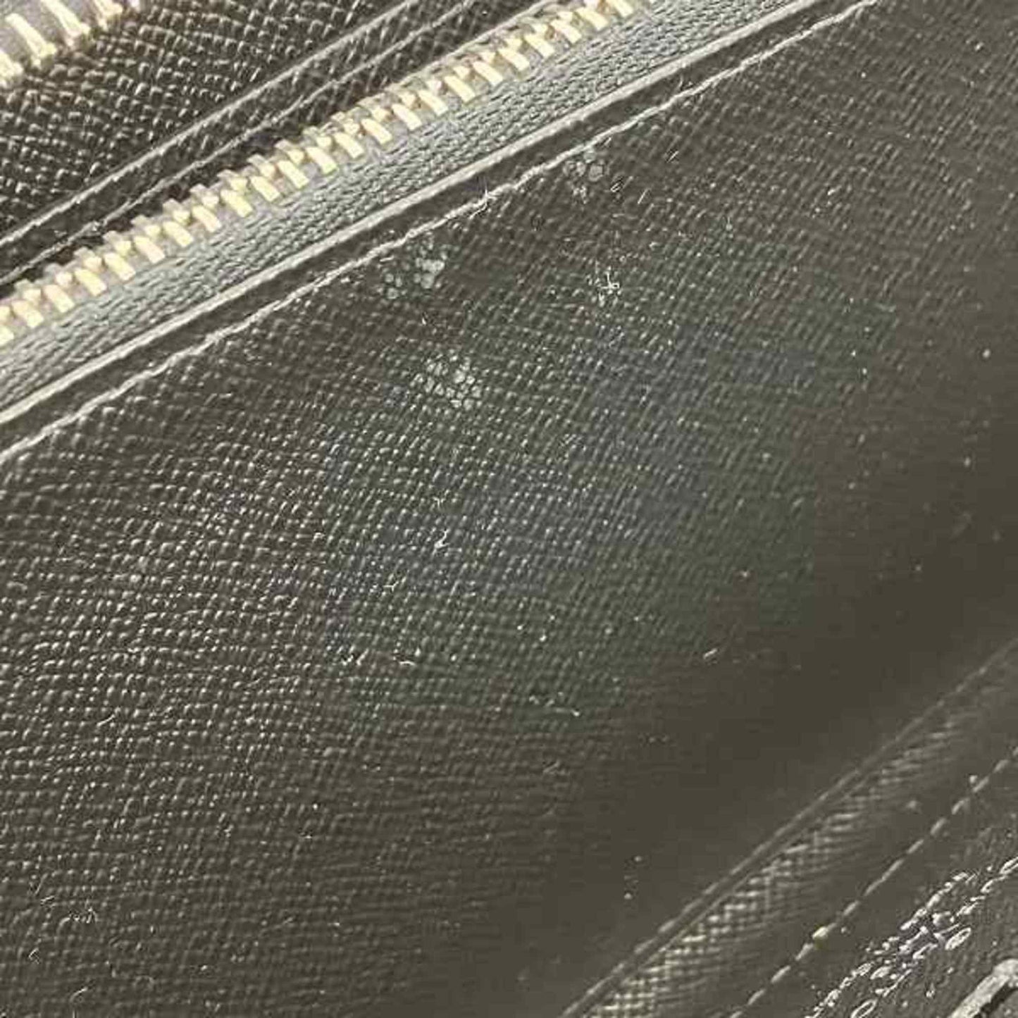 LOUIS VUITTON Zippy wallet