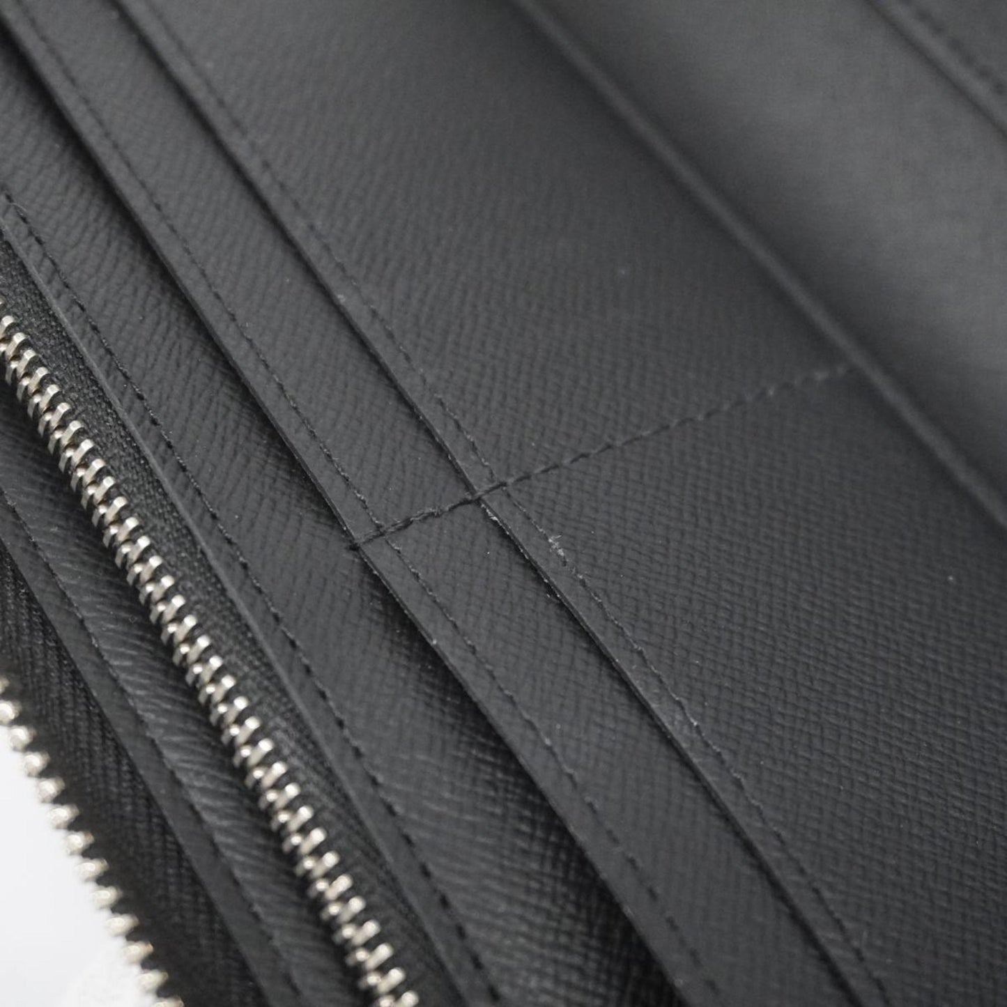LOUIS VUITTON Zippy Wallet Vertical