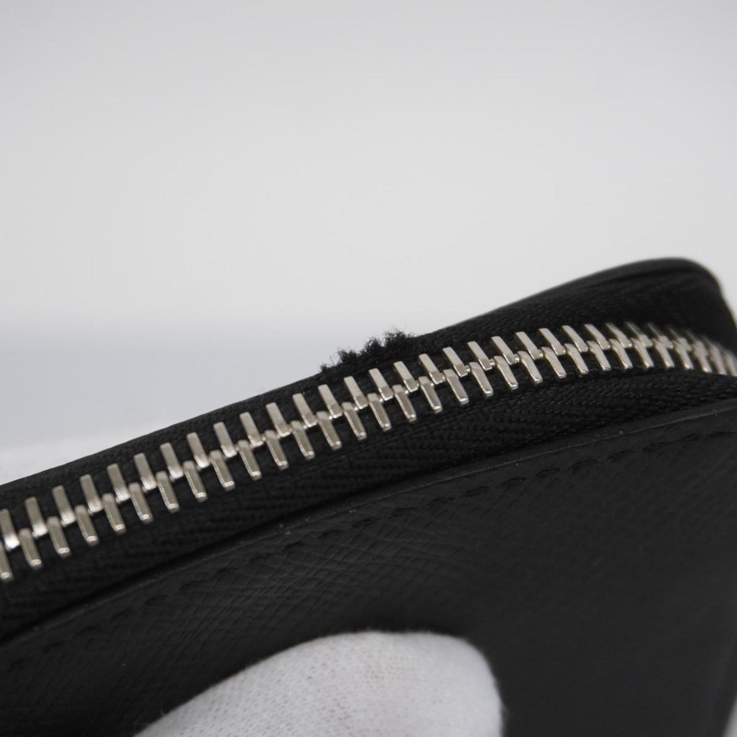 LOUIS VUITTON Zippy Wallet Vertical