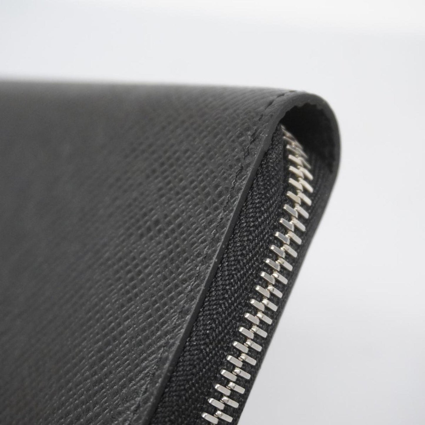 LOUIS VUITTON Zippy Wallet Vertical