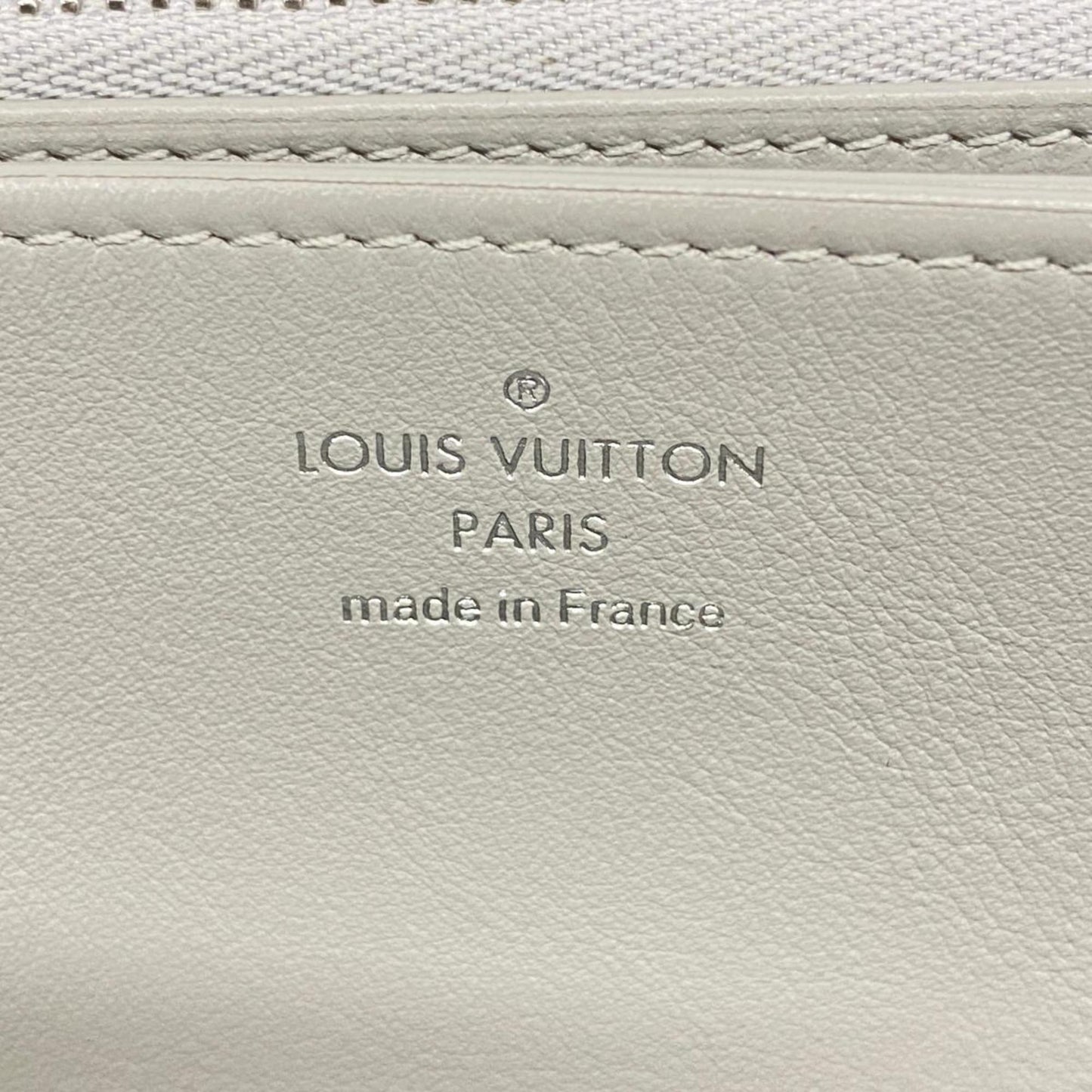 LOUIS VUITTON Zippy wallet
