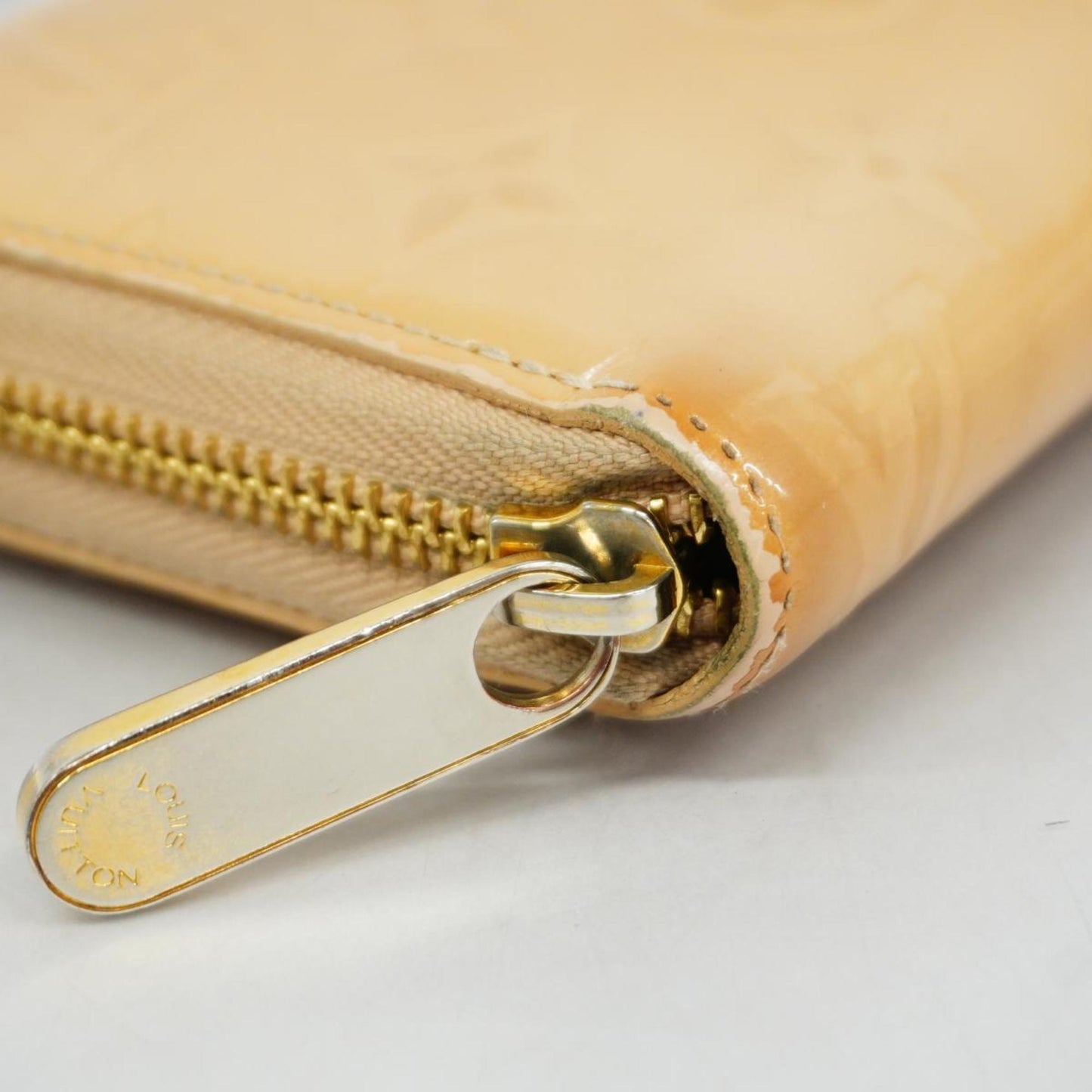 LOUIS VUITTON Zippy wallet