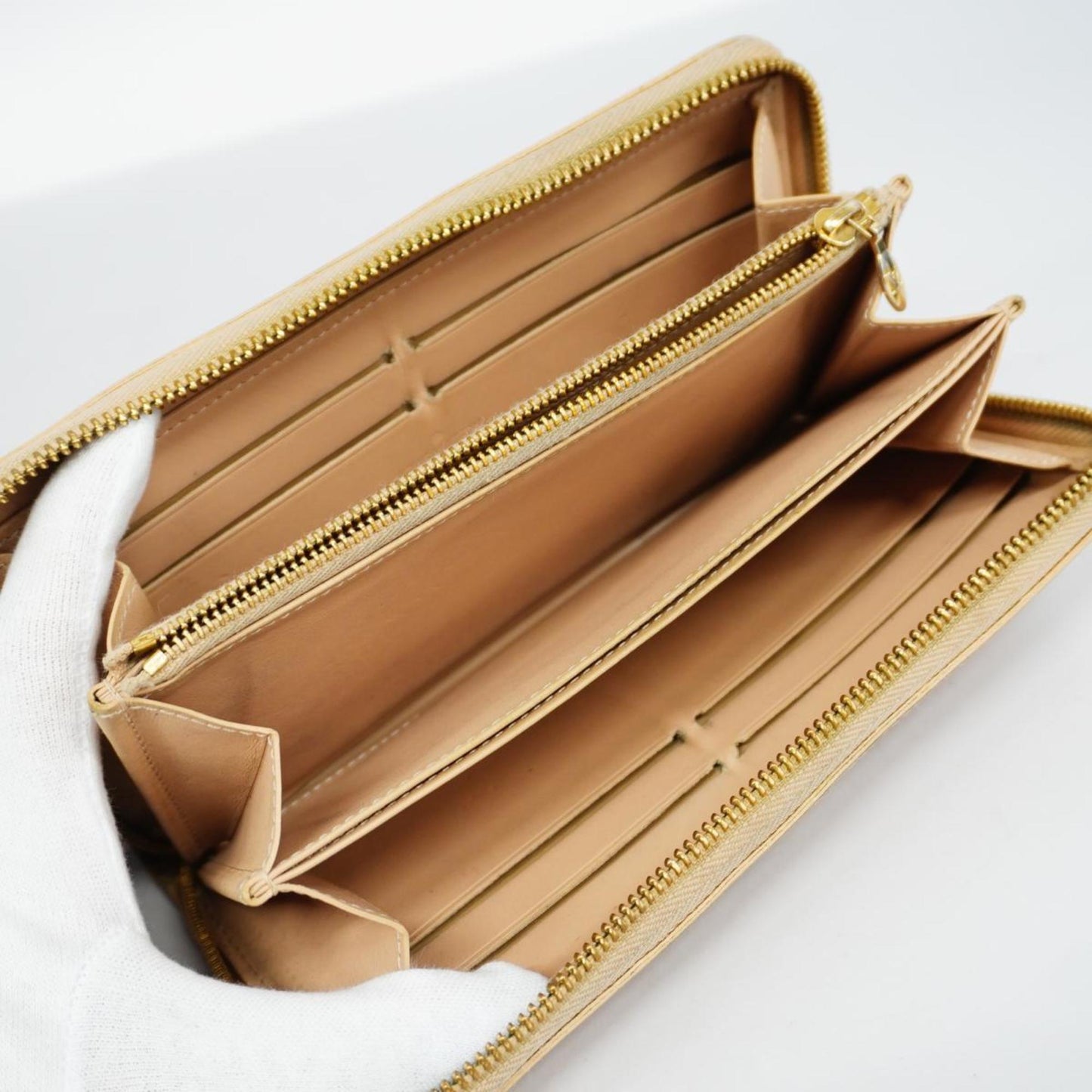 LOUIS VUITTON Zippy wallet