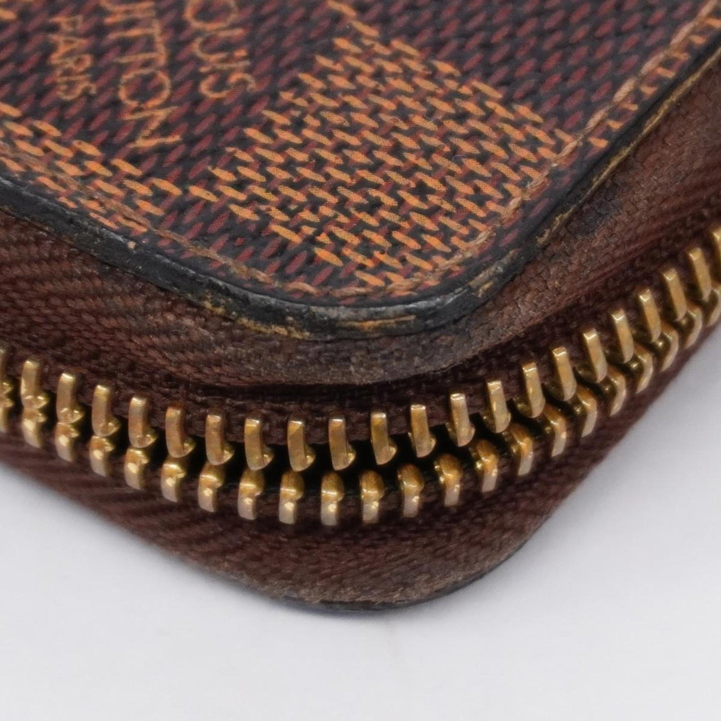 LOUIS VUITTON Zippy wallet