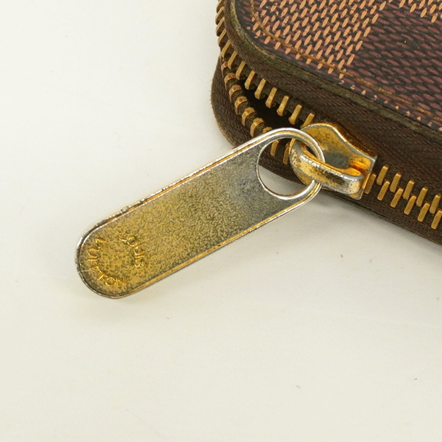 LOUIS VUITTON Zippy wallet