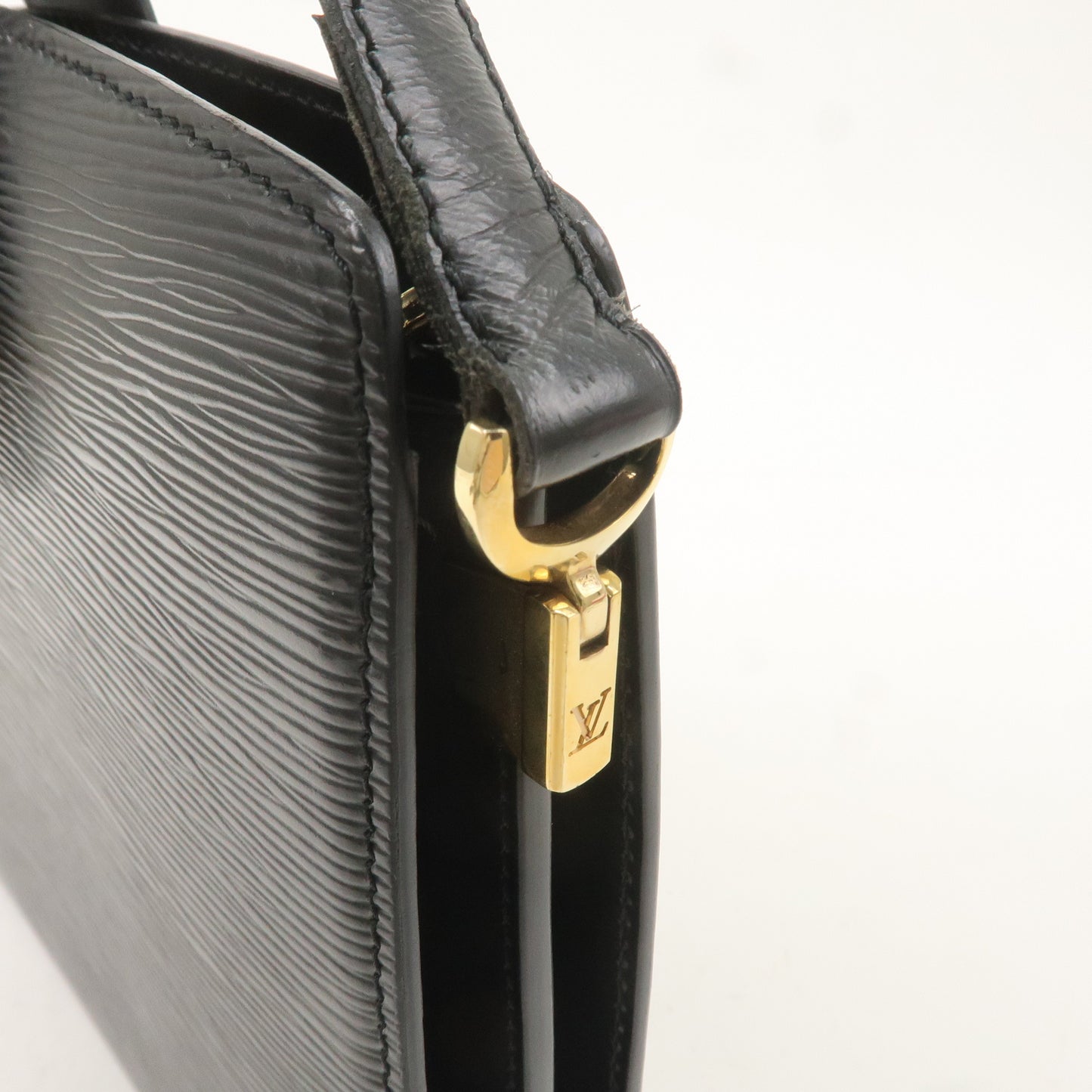 Louis Vuitton Epi Capucines Shoulder Bag Noir Black M52342