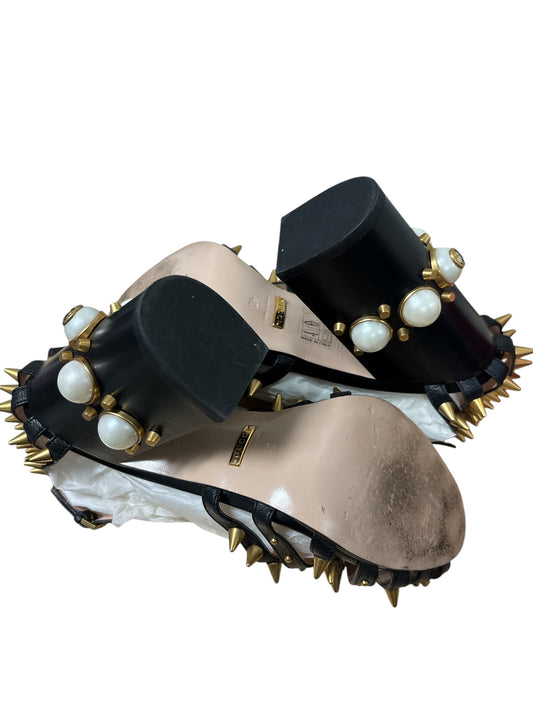 Sandals Luxury Designer By Gucci In Black & Gold, Size: 10