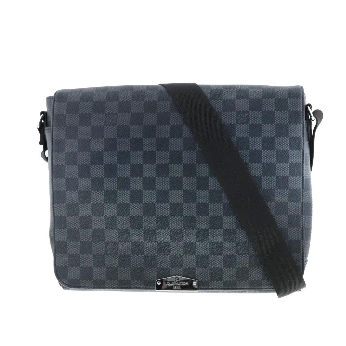 Louis Vuitton District MM NV Shoulder Bag