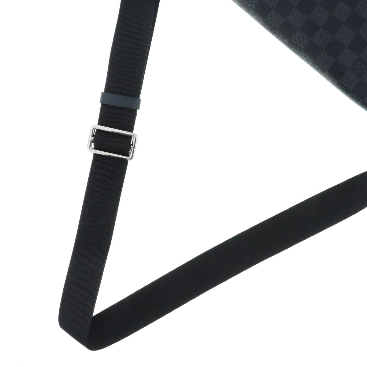 Louis Vuitton District MM NV Shoulder Bag