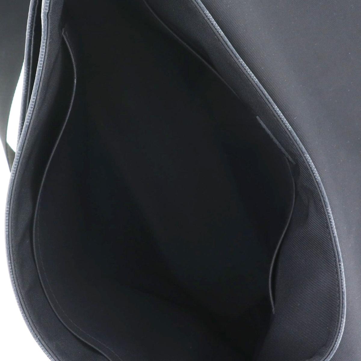 Louis Vuitton District MM NV Shoulder Bag