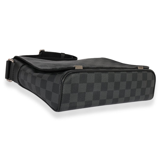Louis Vuitton Louis Vuitton Damier Graphite Canvas District NM