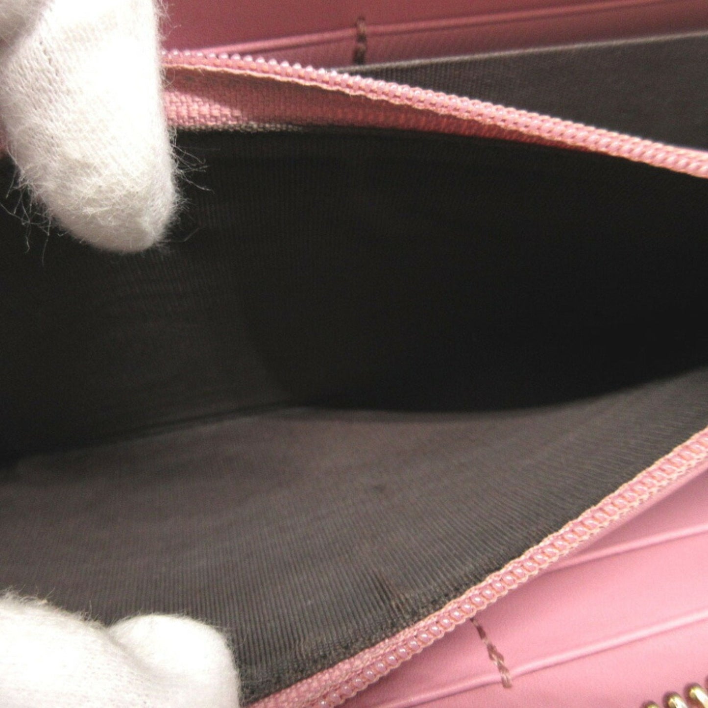 Gucci Zip around
