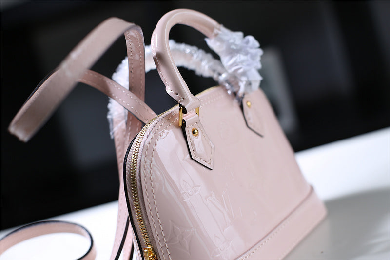 Fan Fashion Lu-Vi bags - 8300
